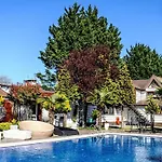 Otel 216 North 4*